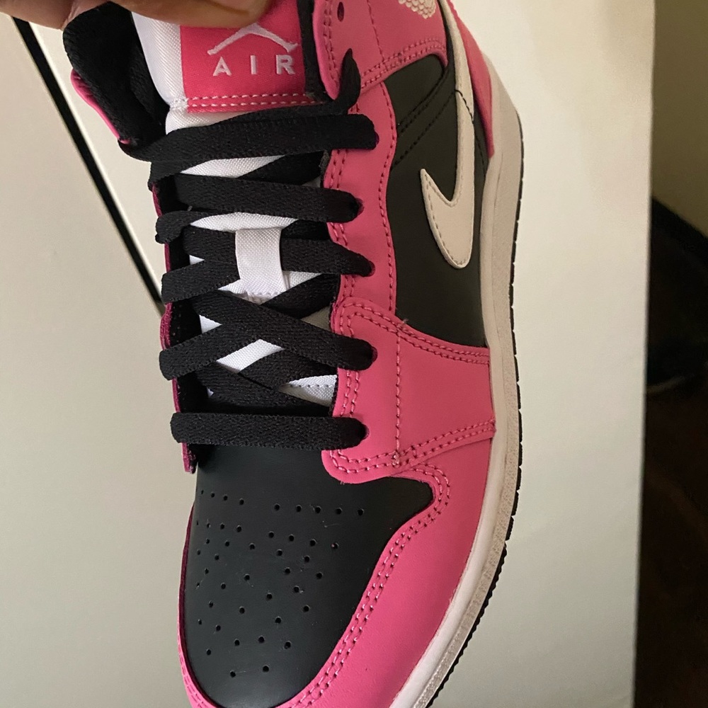 Girls Nike Air One’s